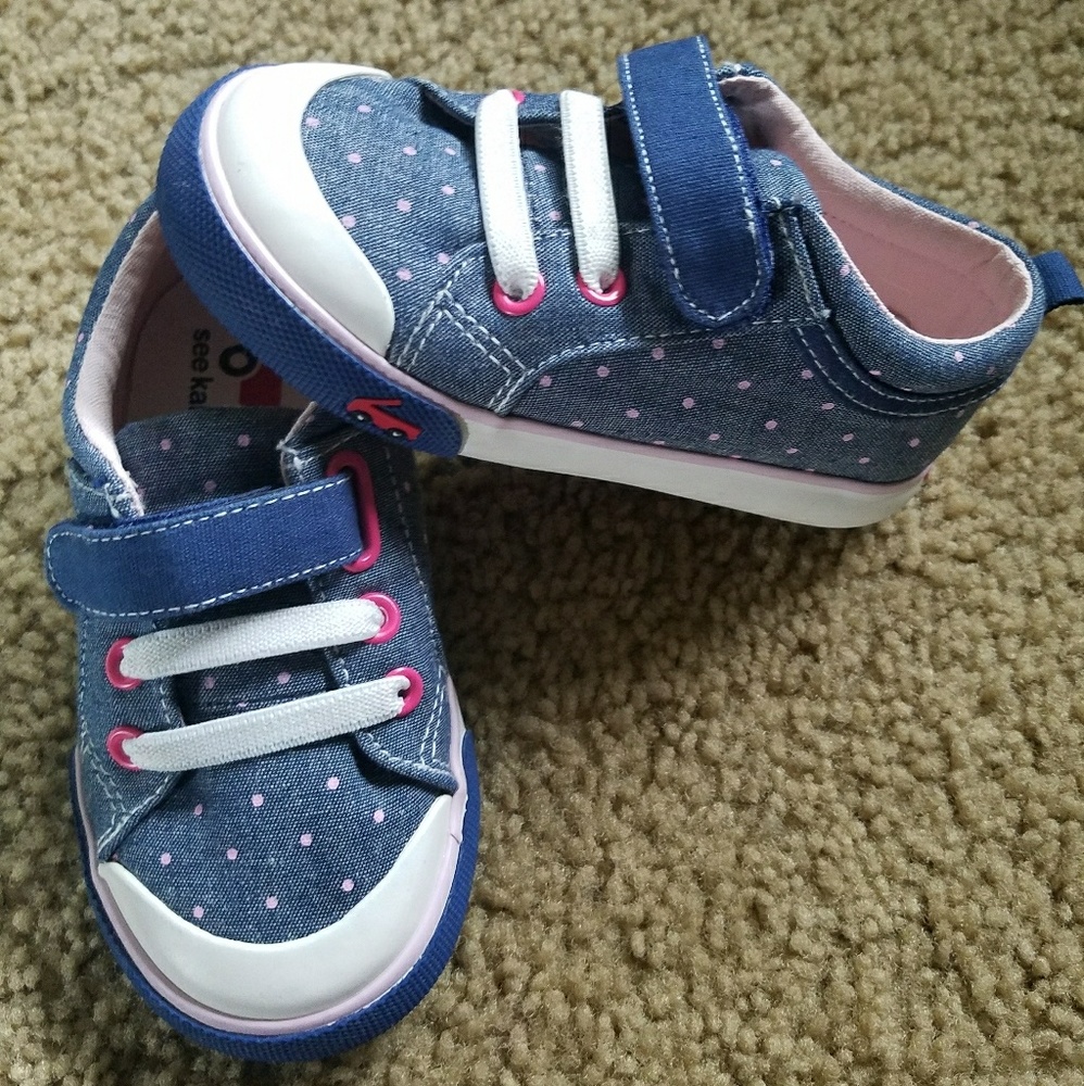 See kai run sneakers 8.5